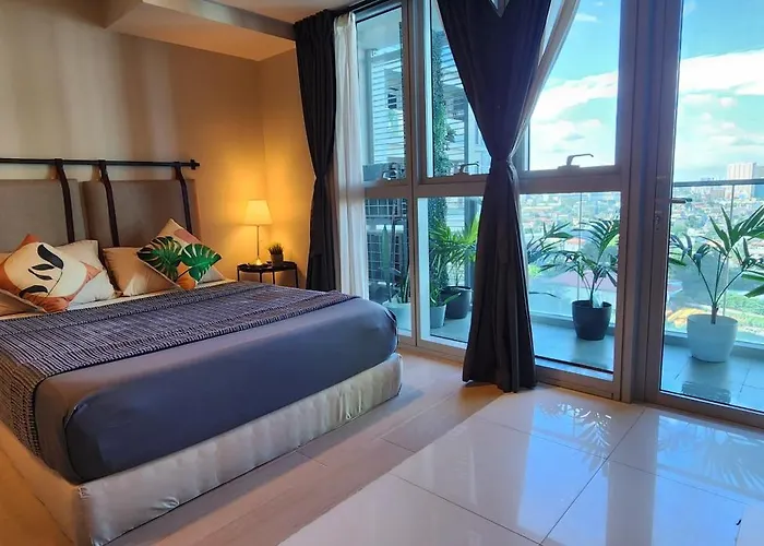 Spacious 7U Homey Unit Steps Away From Uptown Mall And Mitsukoshi Mall Free Parking With Washer