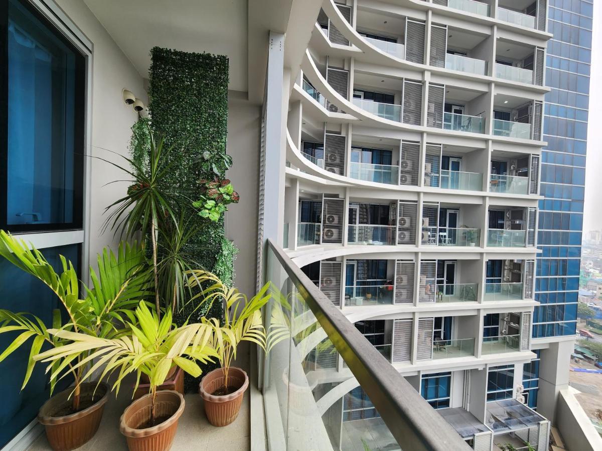 Apartment Spacious 7u Homey Unit Steps Away From Uptown Mall And Mitsukoshi Mall Free Parking With Washer *