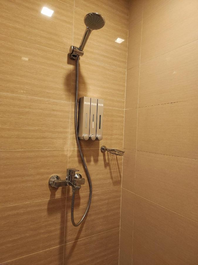 Apartment Spacious 7u Homey Unit Steps Away From Uptown Mall And Mitsukoshi Mall Free Parking With Washer *
