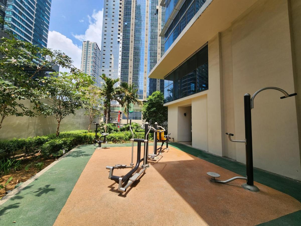 Shopping Haven Across Uptown Mall And Mitsukoshi Mall Free Parking With Washer Manila