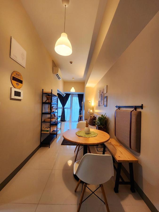 Spacious 7u Homey Unit Steps Away From Uptown Mall And Mitsukoshi Mall Free Parking With Washer * Manila