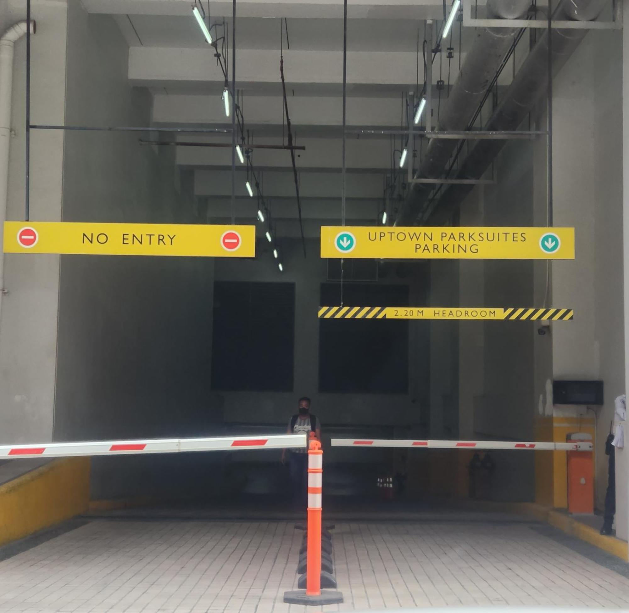 Shopping Haven Across Uptown Mall And Mitsukoshi Mall Free Parking With Washer *